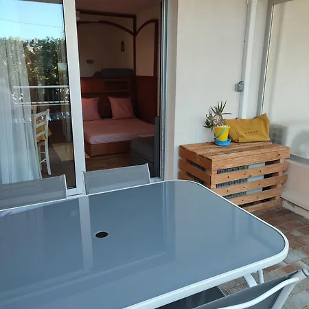 Port De 4 Personnes Avec Terrasse Apartment Hyeres